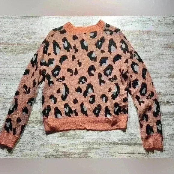 Pink Lily leopard print knitted sweater coral color women’s size Medium - Picture 2 of 7